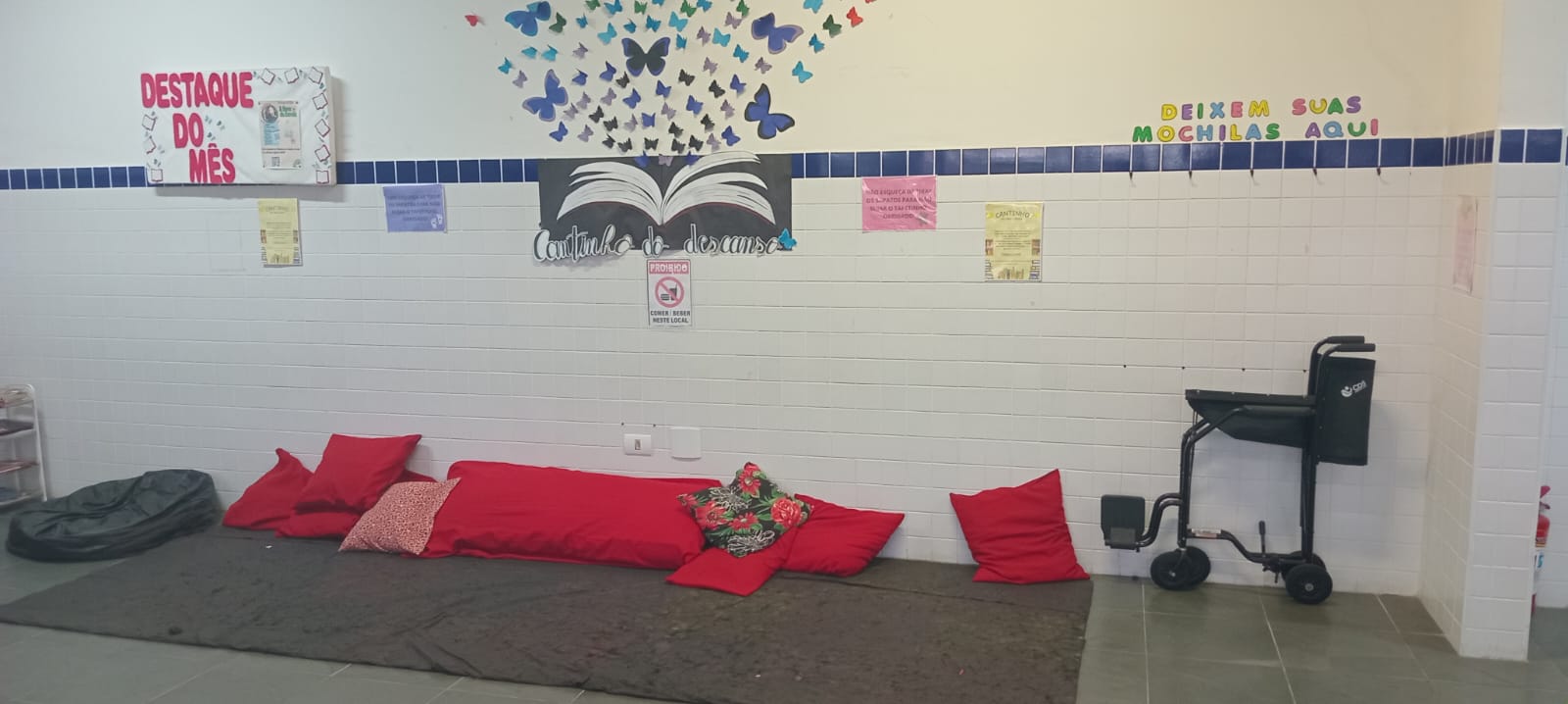 Imagem da biblioteca da unidade extensão da ETEC de Praia Grande